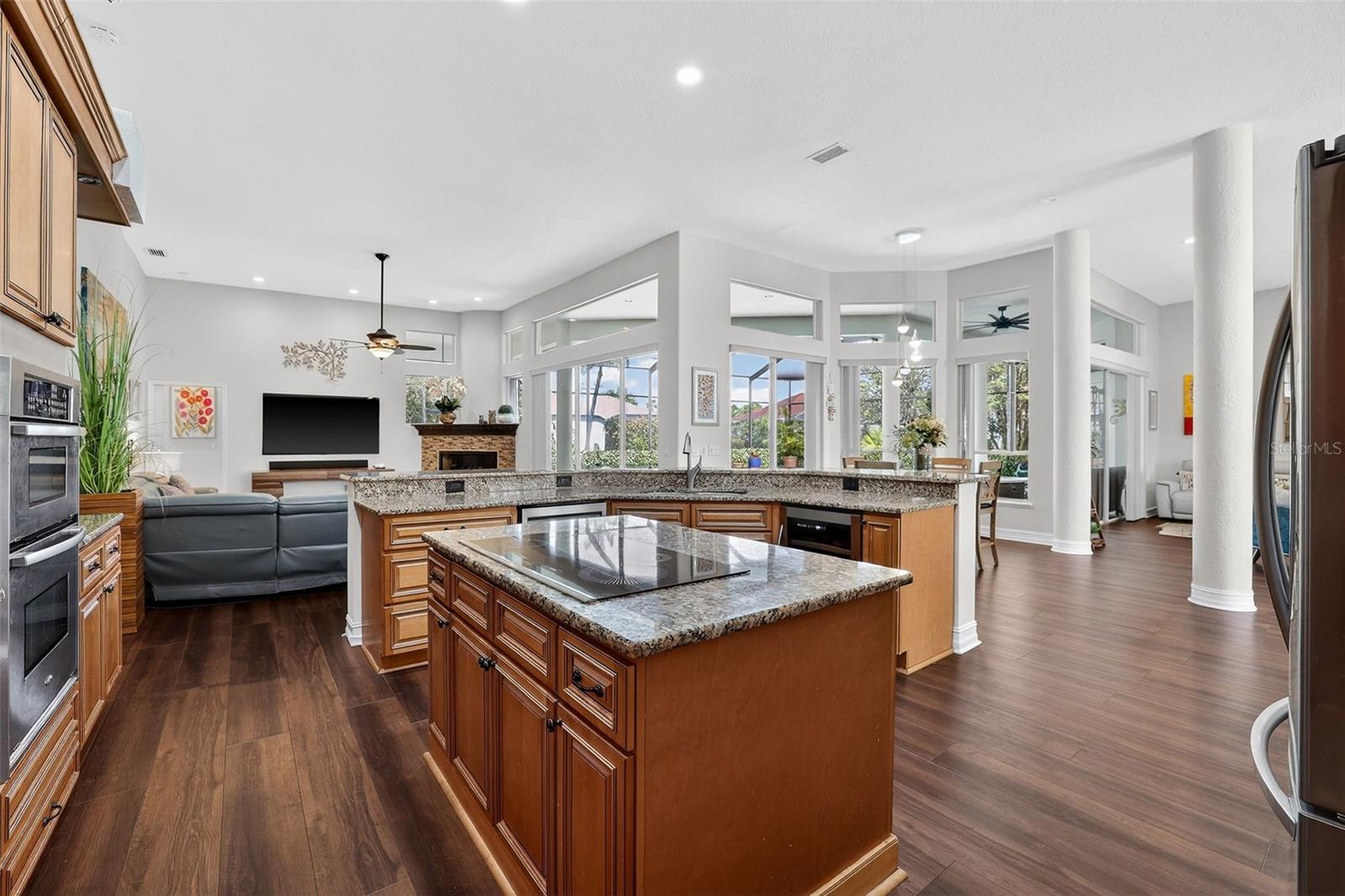 Listing photo id 13 for 5909 Skimmer Point Boulevard S