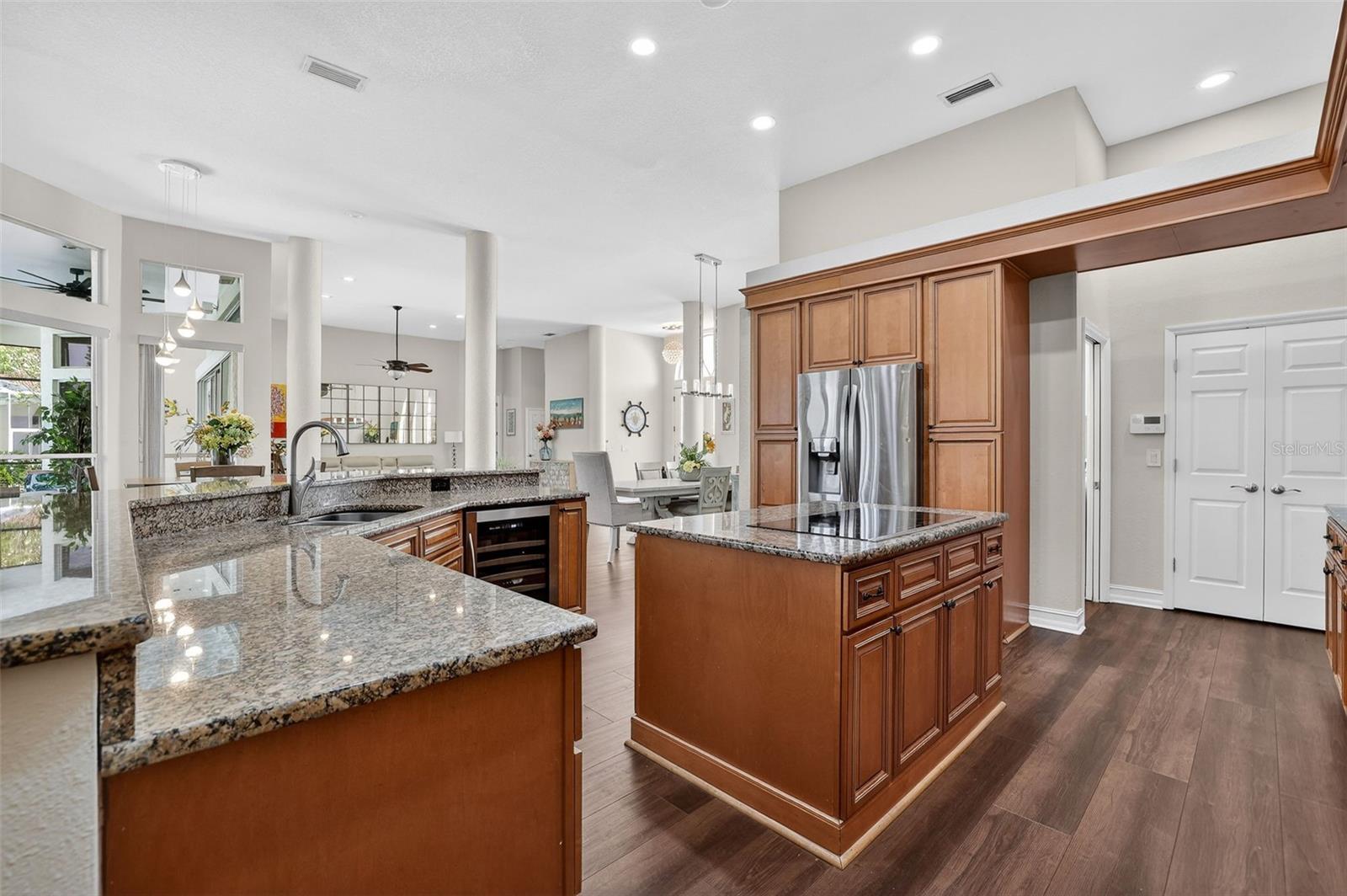Listing photo id 14 for 5909 Skimmer Point Boulevard S