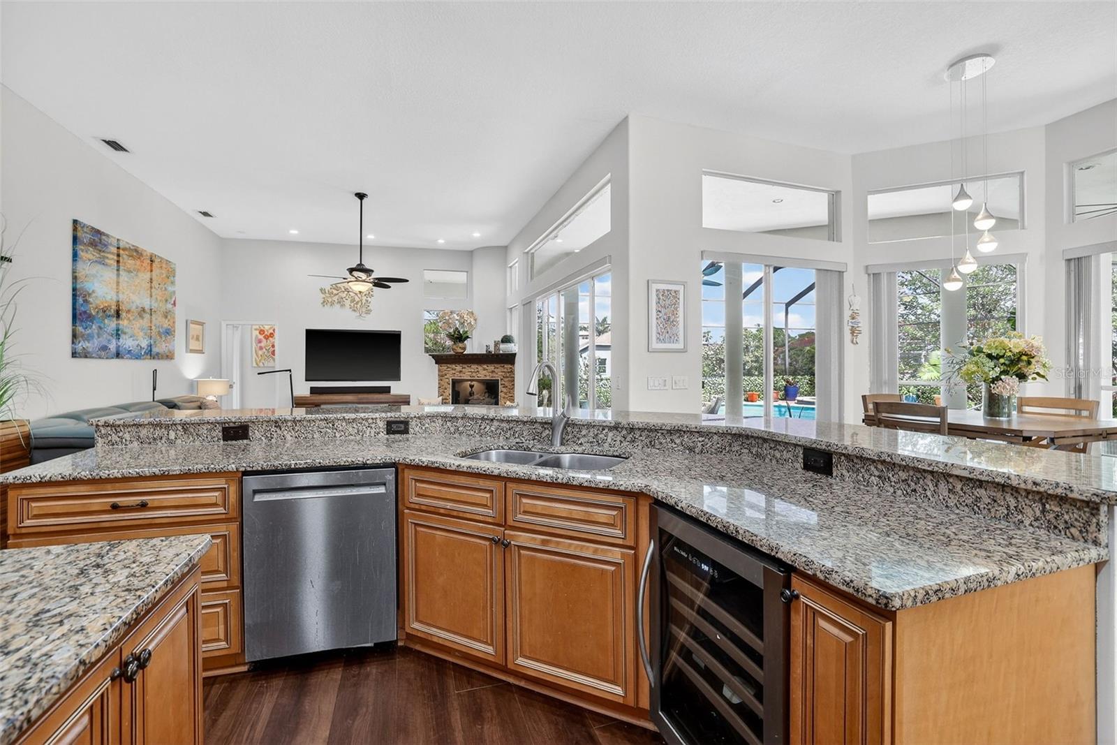Listing photo id 17 for 5909 Skimmer Point Boulevard S