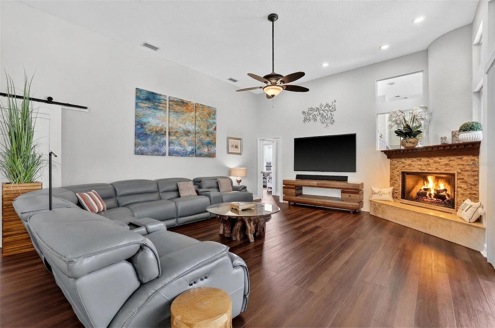 Listing photo id 19 for 5909 Skimmer Point Boulevard S