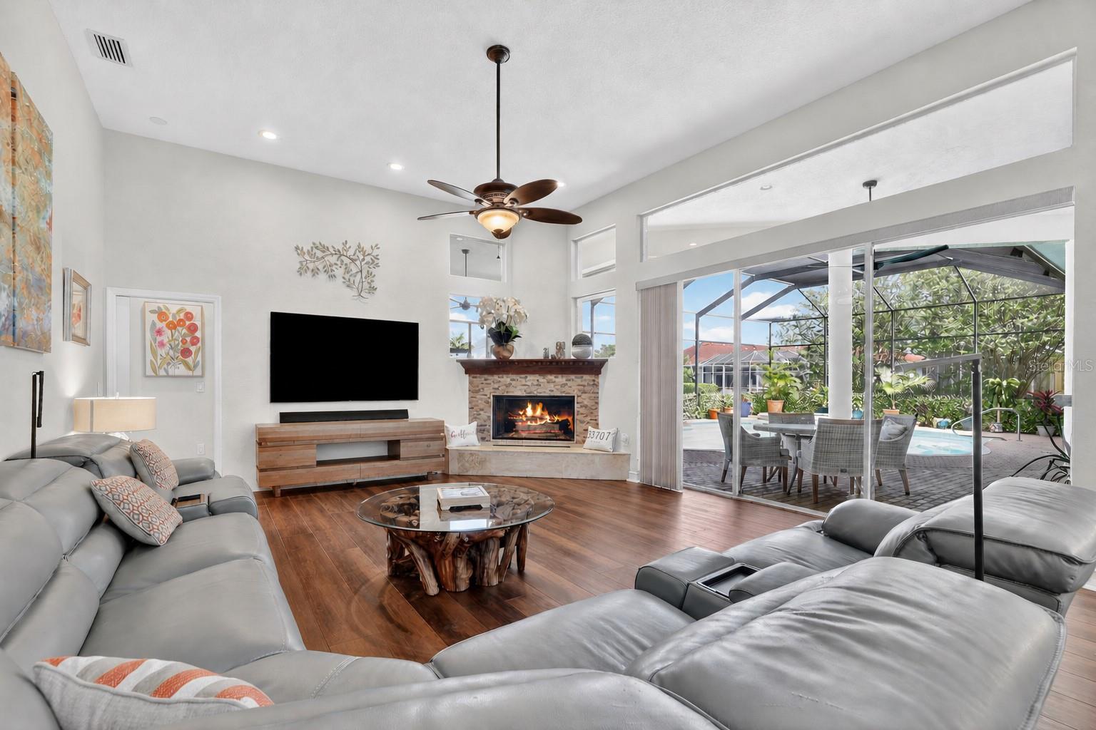 Listing photo id 20 for 5909 Skimmer Point Boulevard S