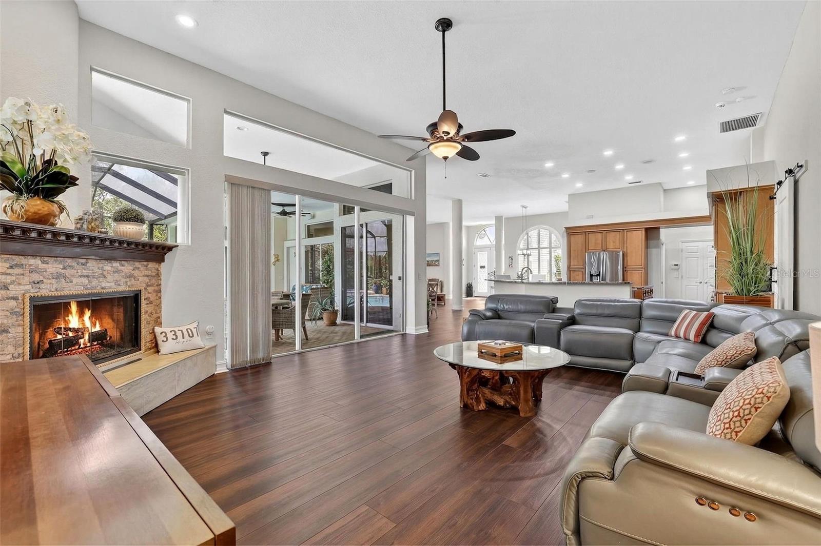 Listing photo id 21 for 5909 Skimmer Point Boulevard S