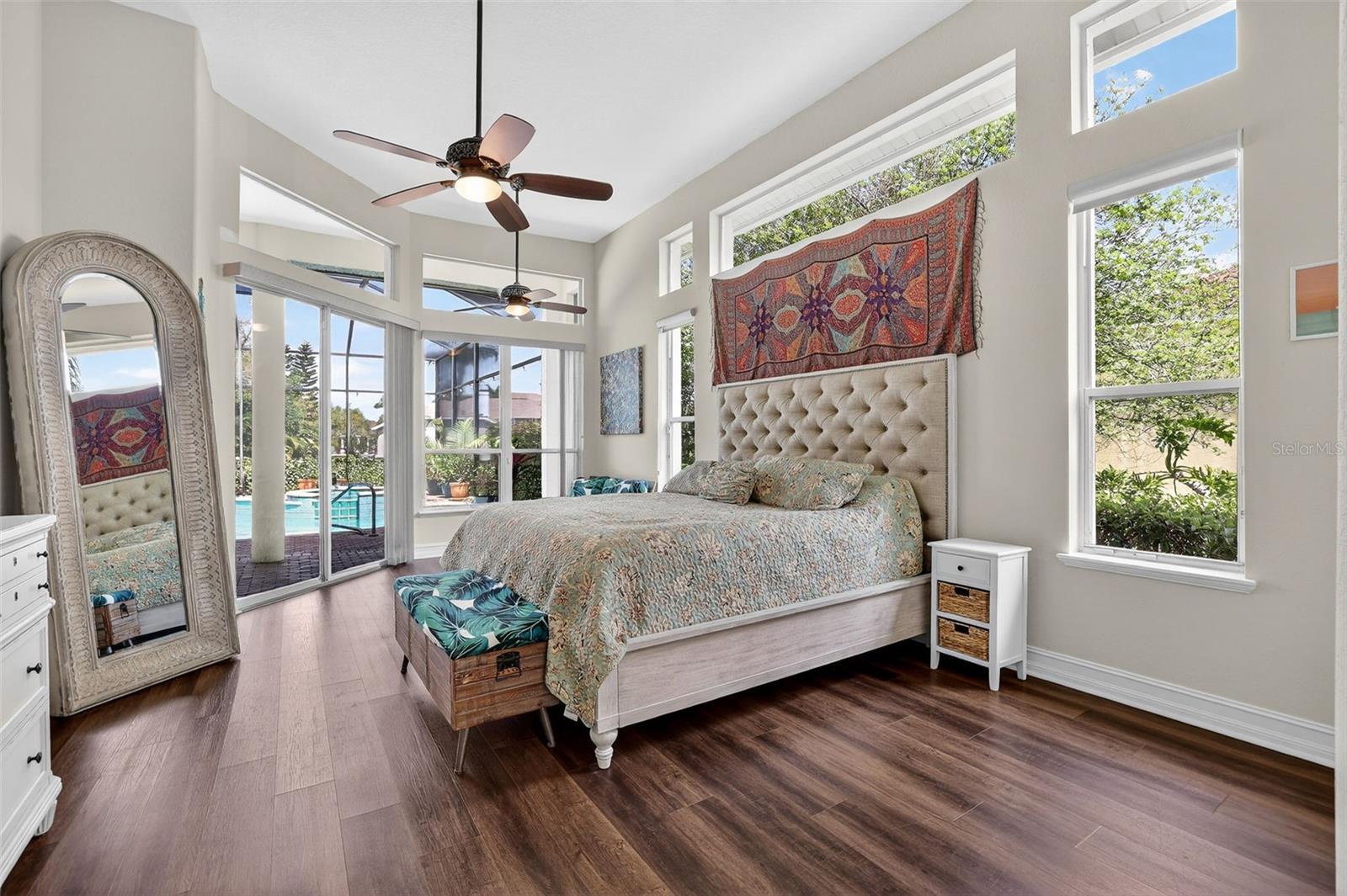 Listing photo id 24 for 5909 Skimmer Point Boulevard S