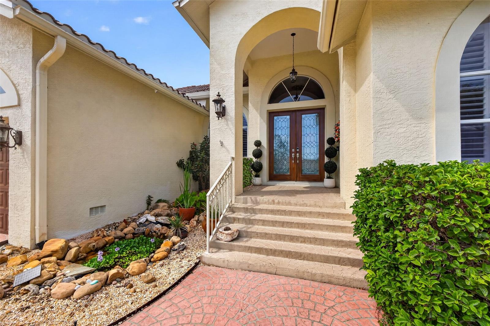 Listing photo id 1 for 5909 Skimmer Point Boulevard S