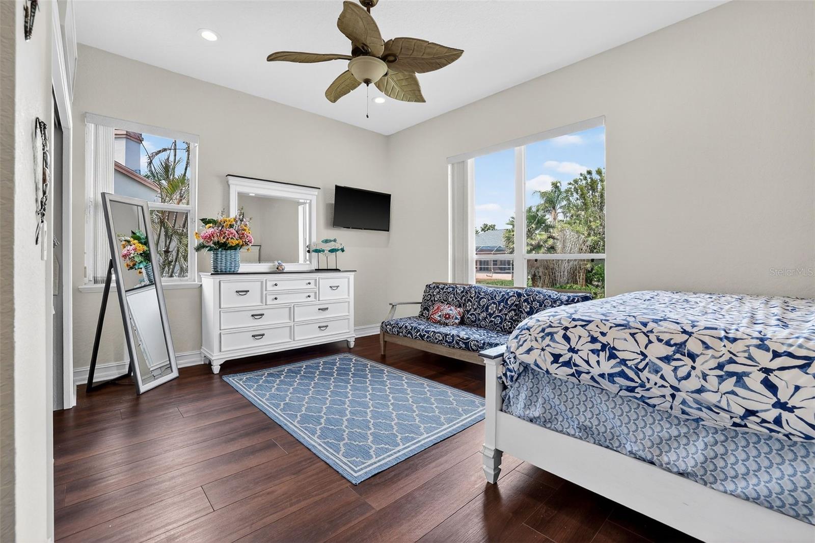 Listing photo id 33 for 5909 Skimmer Point Boulevard S