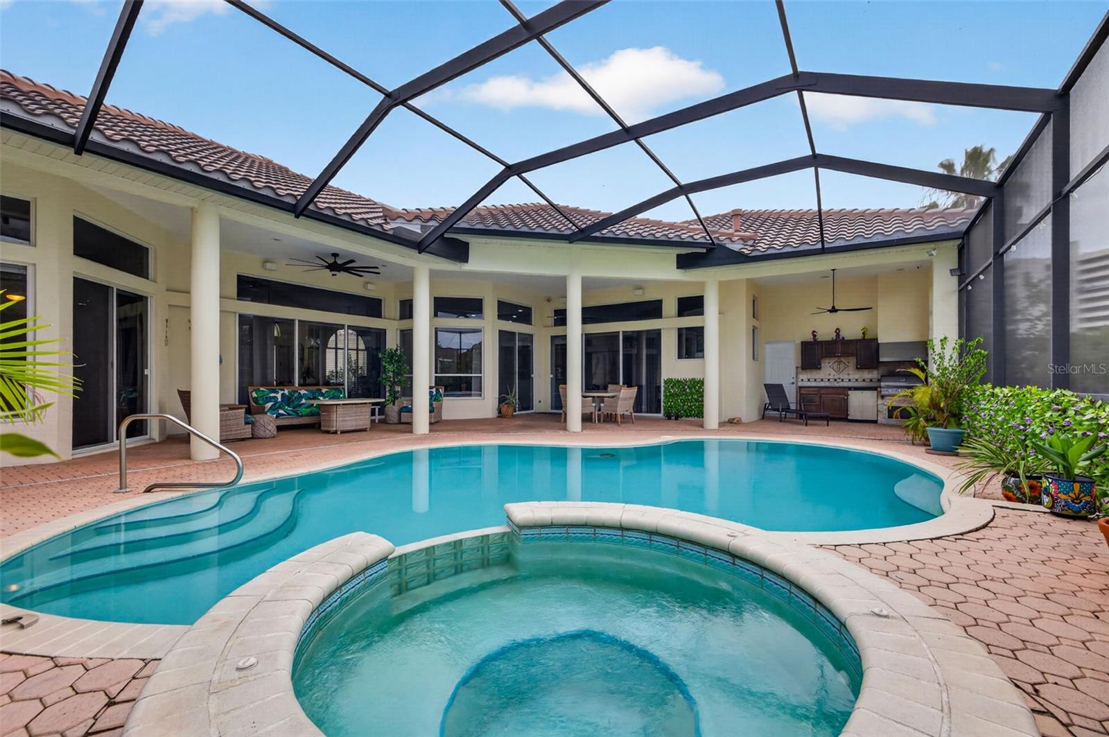 Listing photo id 42 for 5909 Skimmer Point Boulevard S