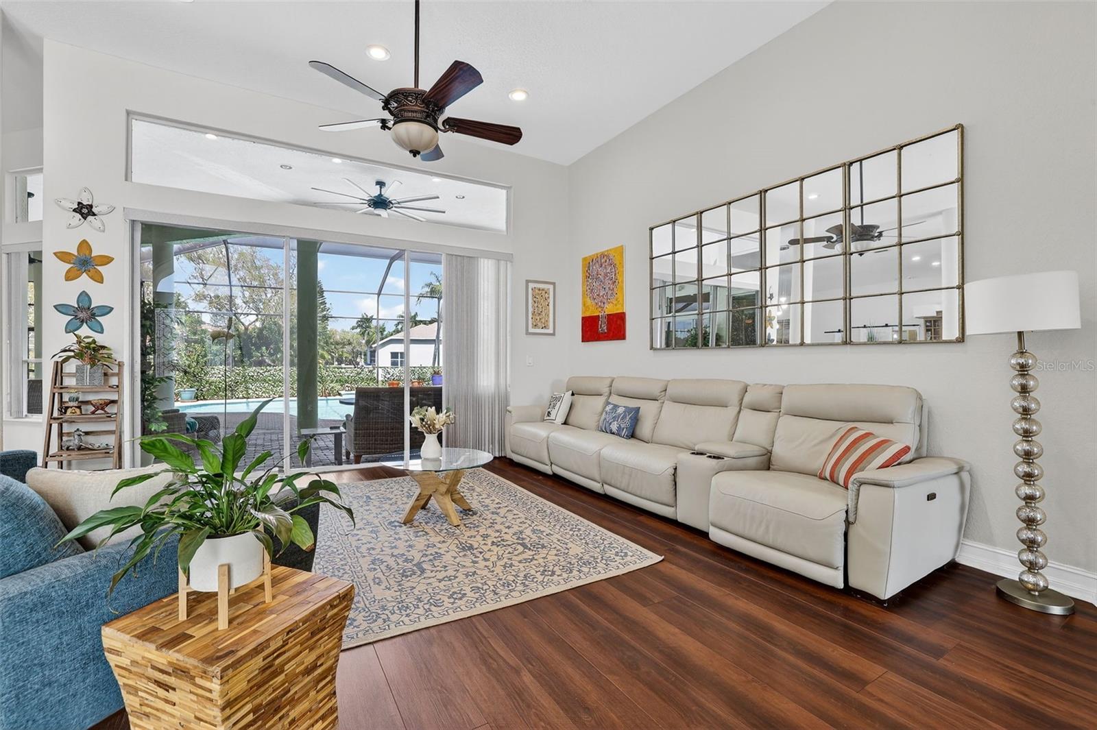 Listing photo id 3 for 5909 Skimmer Point Boulevard S