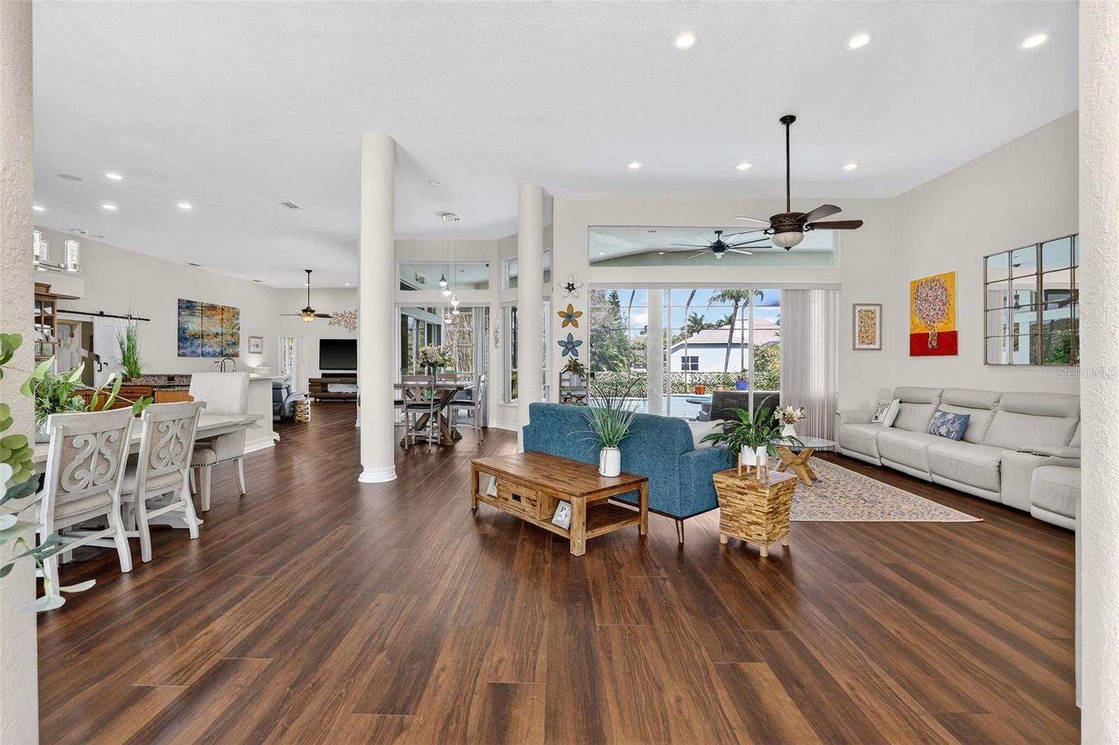 Listing photo id 4 for 5909 Skimmer Point Boulevard S