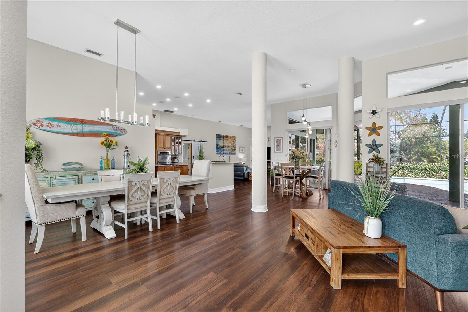 Listing photo id 5 for 5909 Skimmer Point Boulevard S