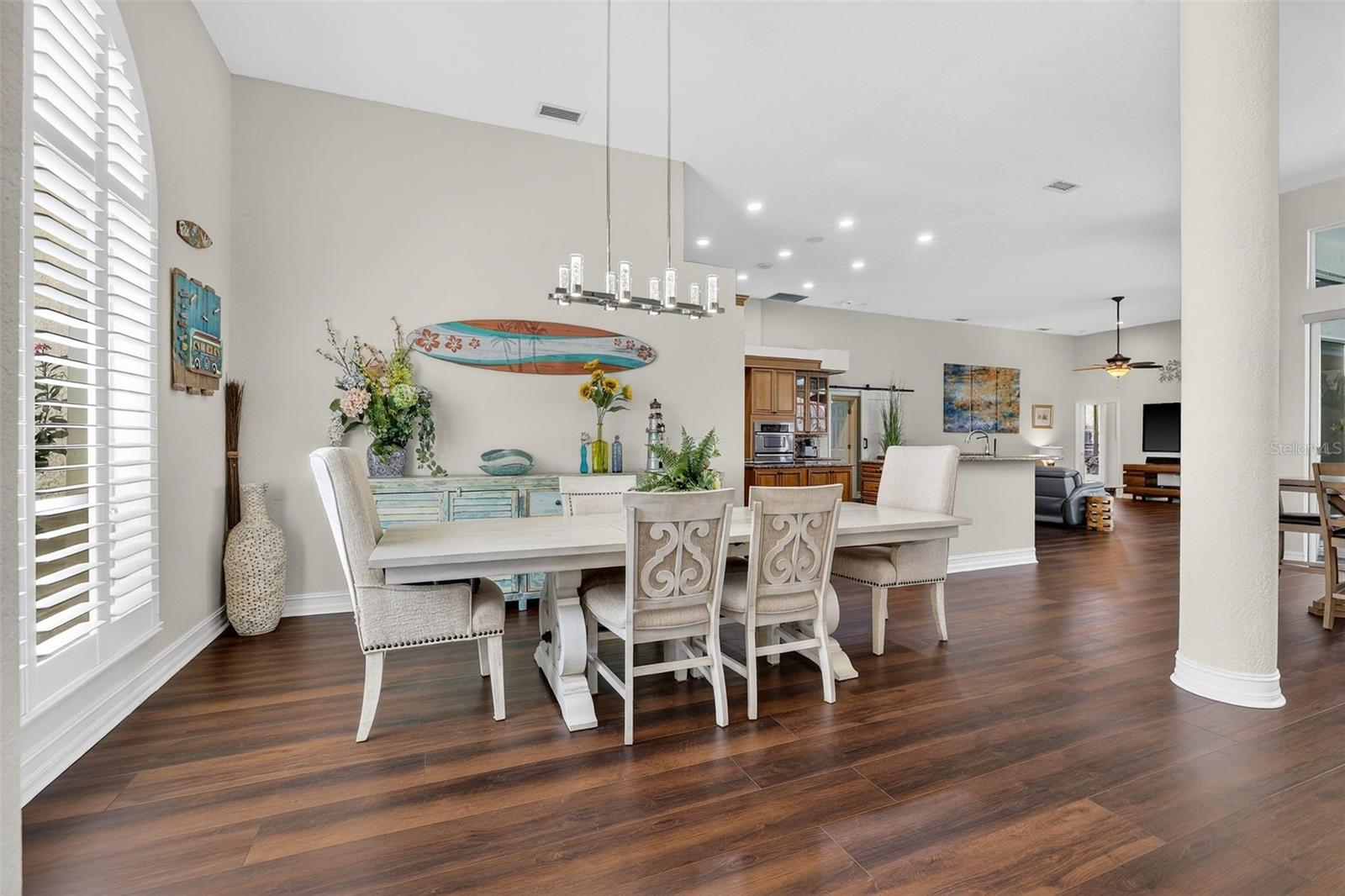 Listing photo id 7 for 5909 Skimmer Point Boulevard S