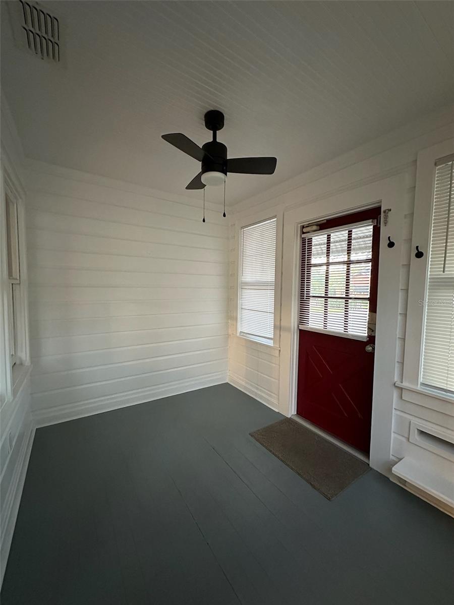 Image 12 of 63 For 780 27th Avenue N