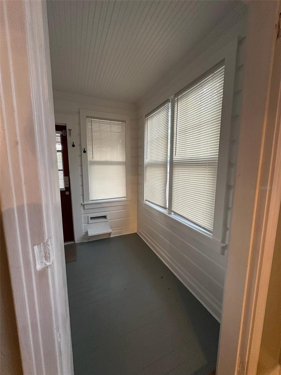 Image 14 of 63 For 780 27th Avenue N