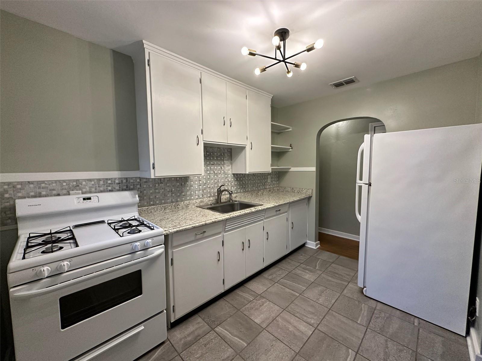 Image 18 of 63 For 780 27th Avenue N