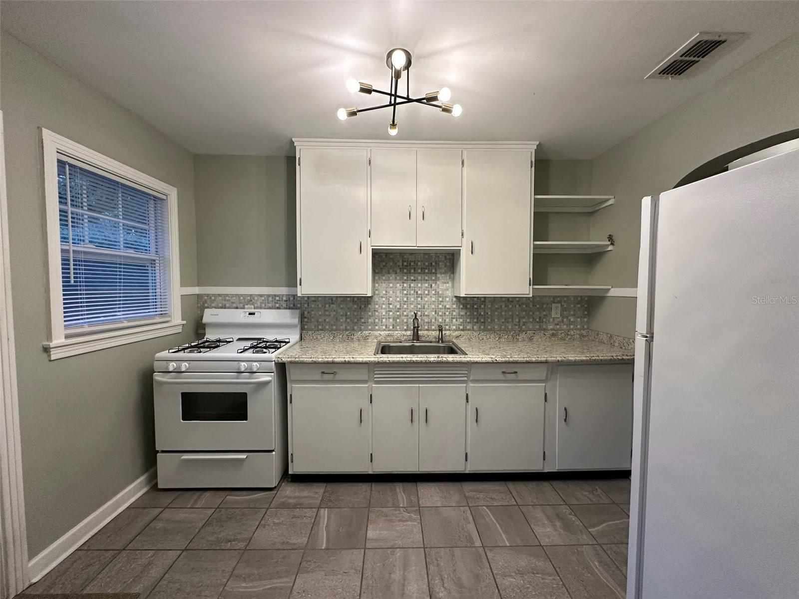 Image 19 of 63 For 780 27th Avenue N