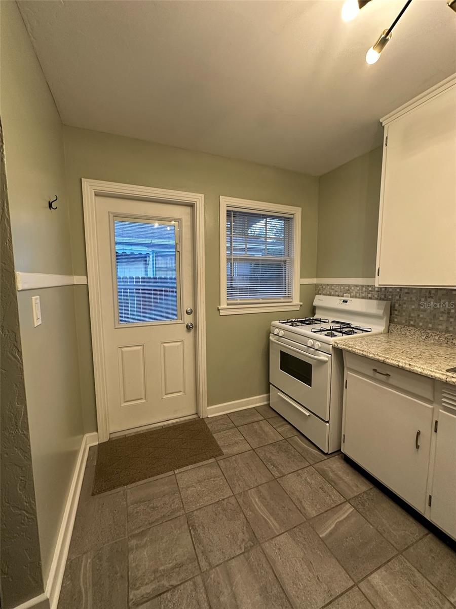 Image 21 of 63 For 780 27th Avenue N