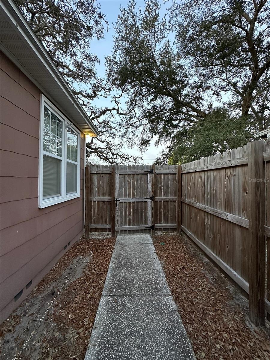 Image 4 of 63 For 780 27th Avenue N