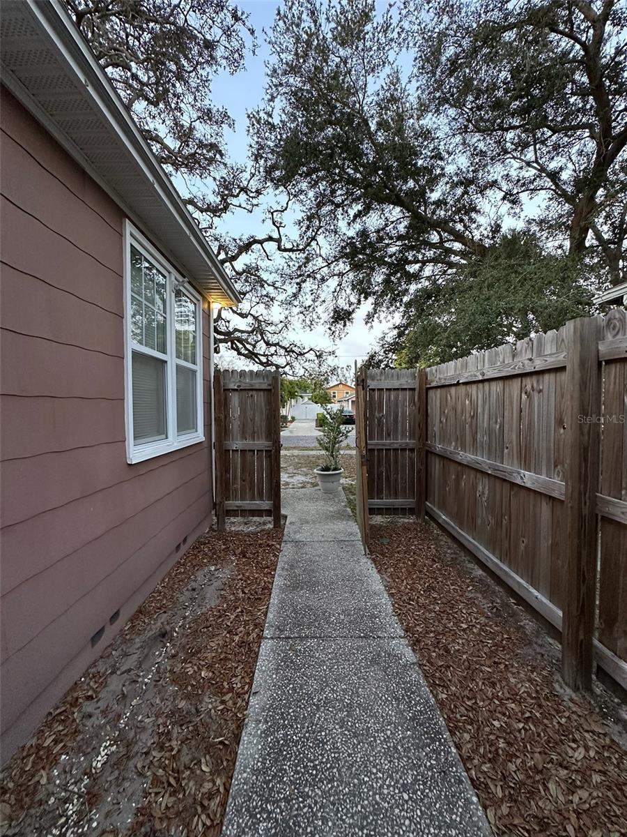 Image 5 of 63 For 780 27th Avenue N