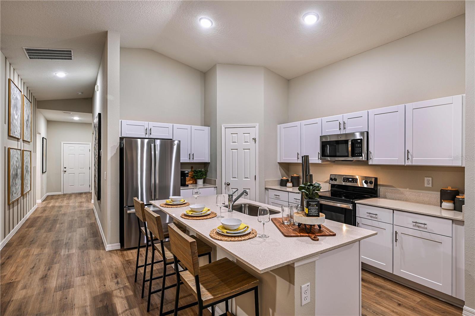 Image 2 of 26 For 1827 Poppy Street