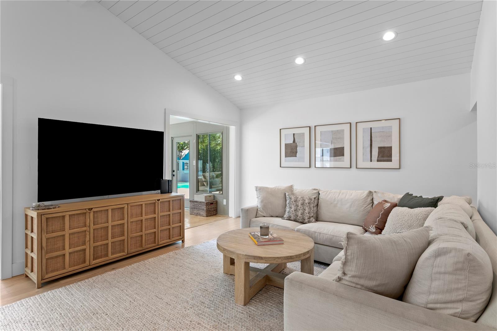 Image 20 of 74 For 4512 San Rafael Street