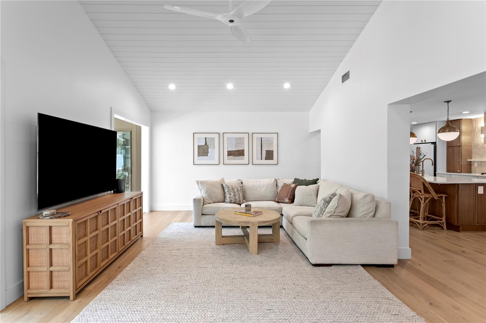 Image 21 of 74 For 4512 San Rafael Street