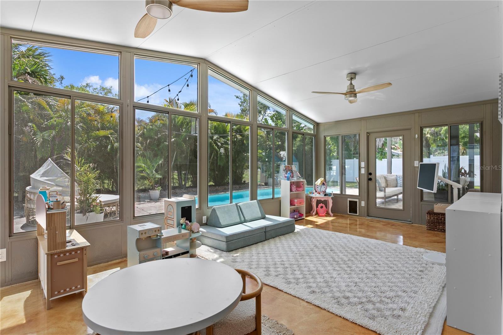 Image 25 of 74 For 4512 San Rafael Street