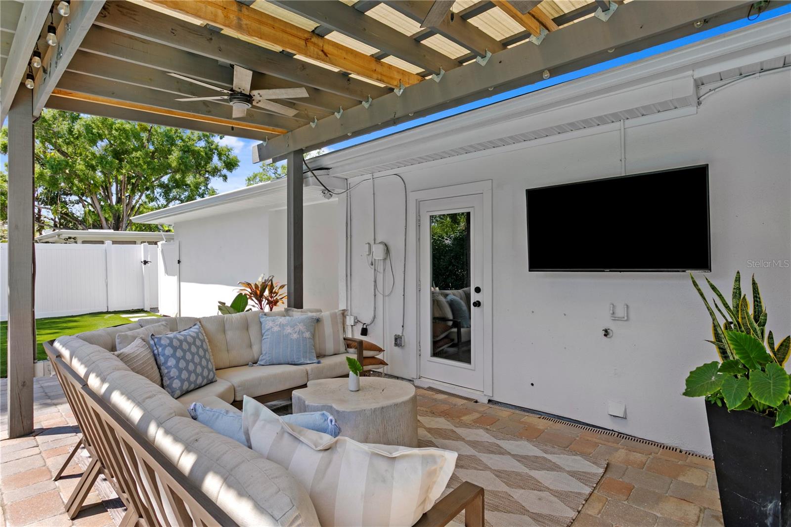 Image 54 of 74 For 4512 San Rafael Street