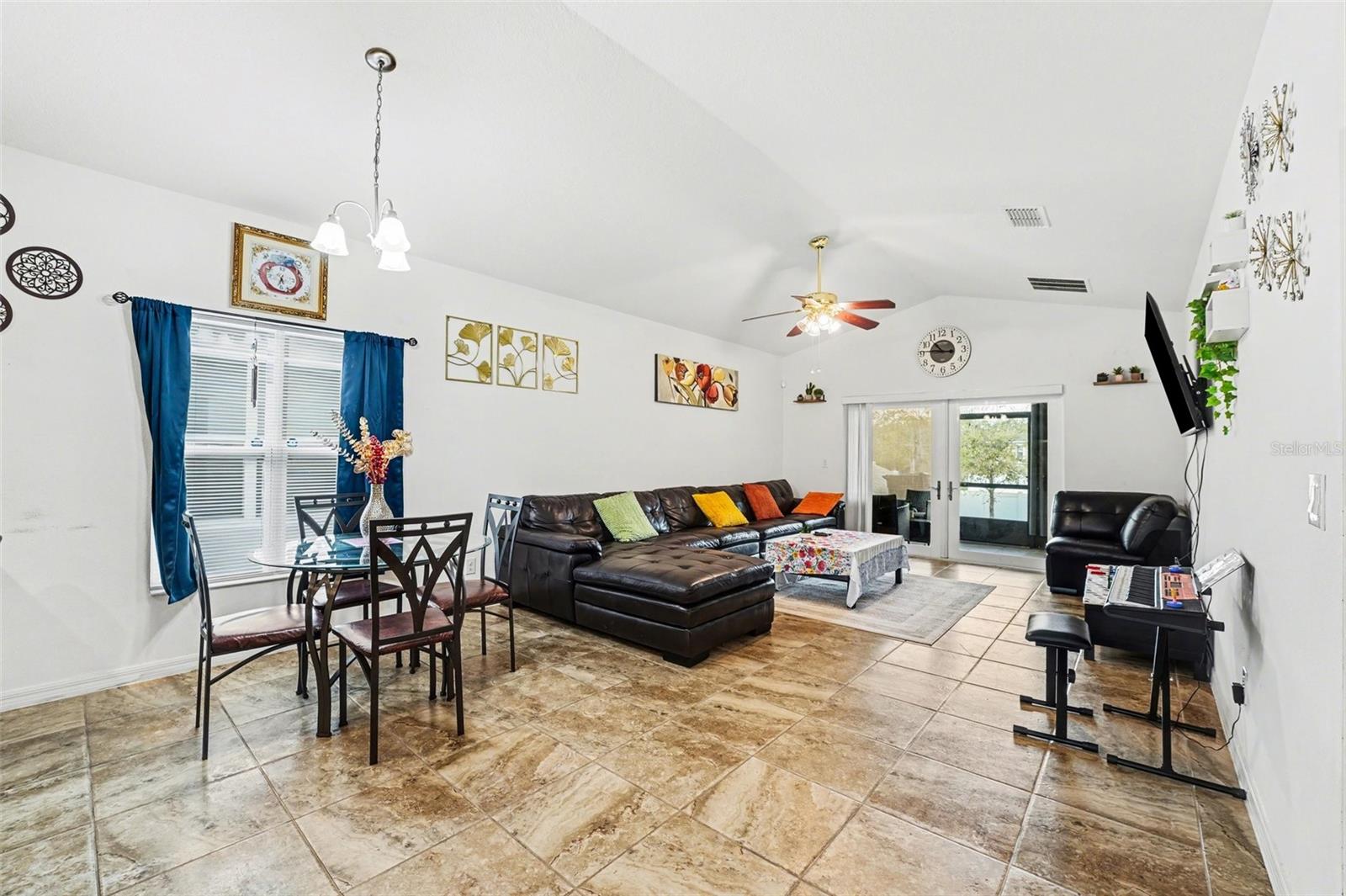 Image 10 of 34 For 815 Montgomery Way