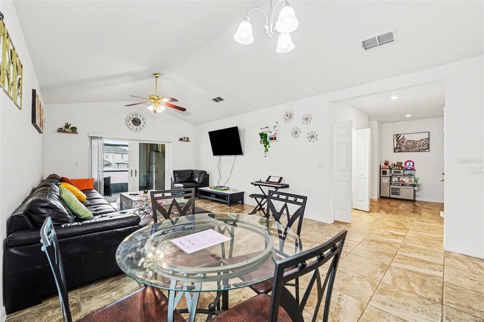 Image 11 of 34 For 815 Montgomery Way