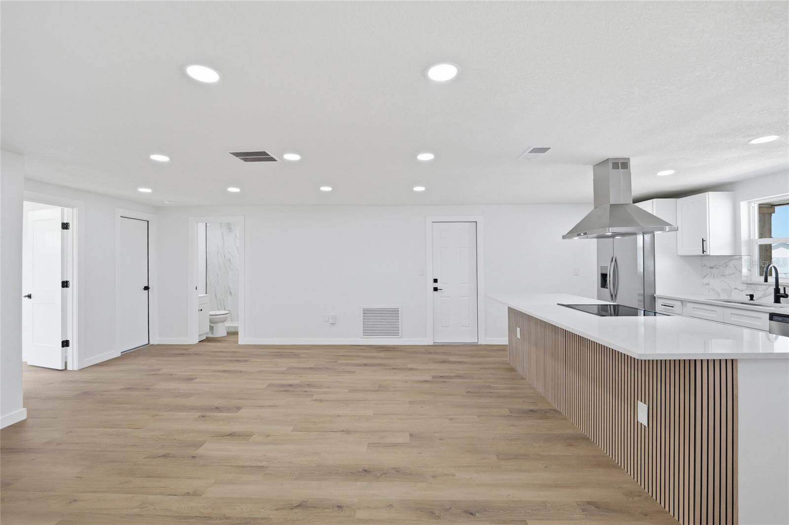 Image 10 of 36 For 6436 Sutherland Avenue