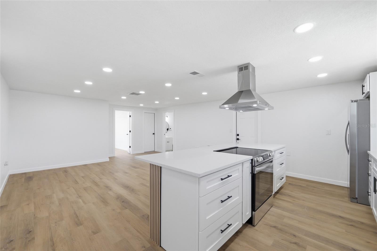 Image 11 of 36 For 6436 Sutherland Avenue