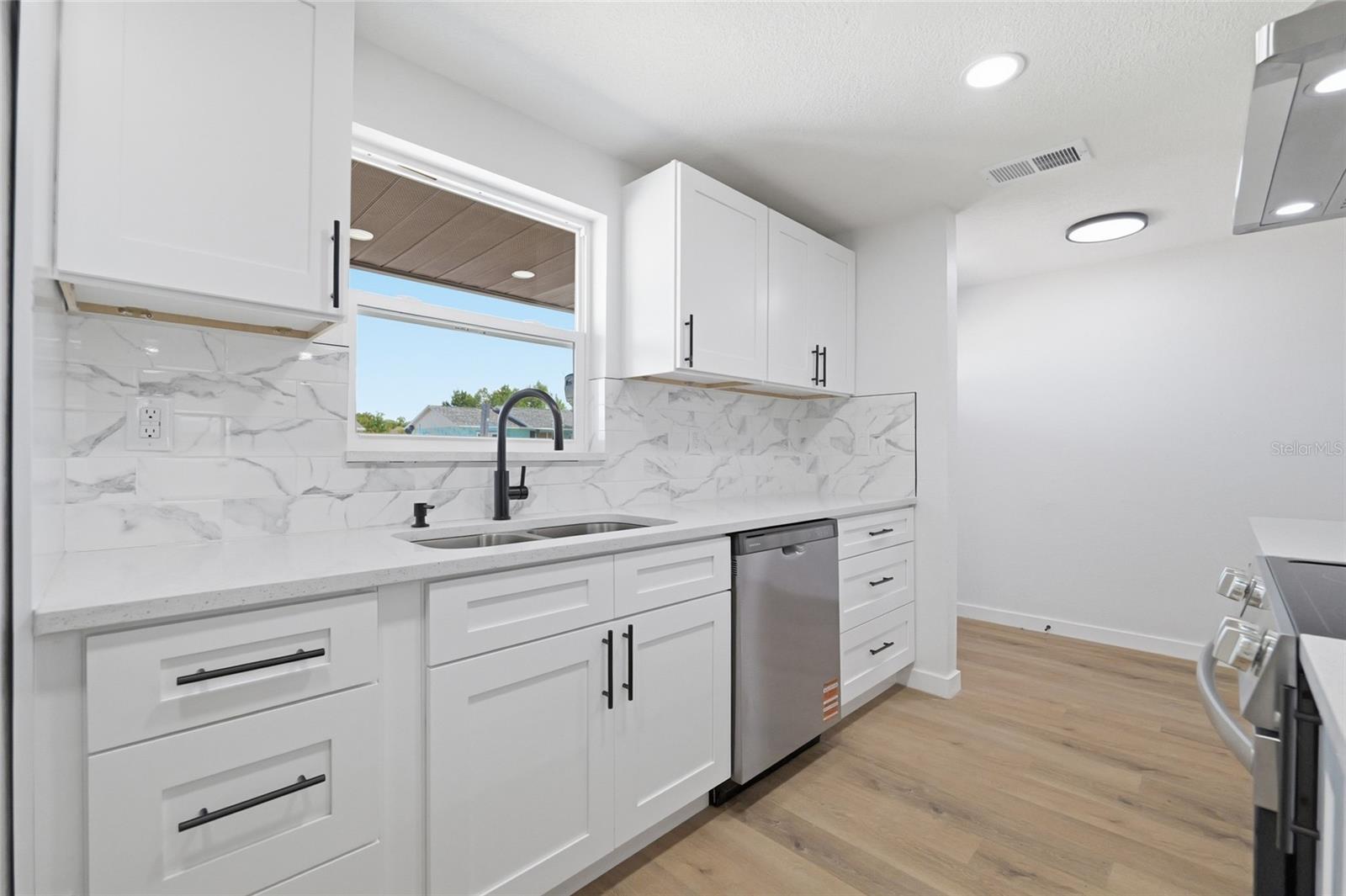 Image 12 of 36 For 6436 Sutherland Avenue