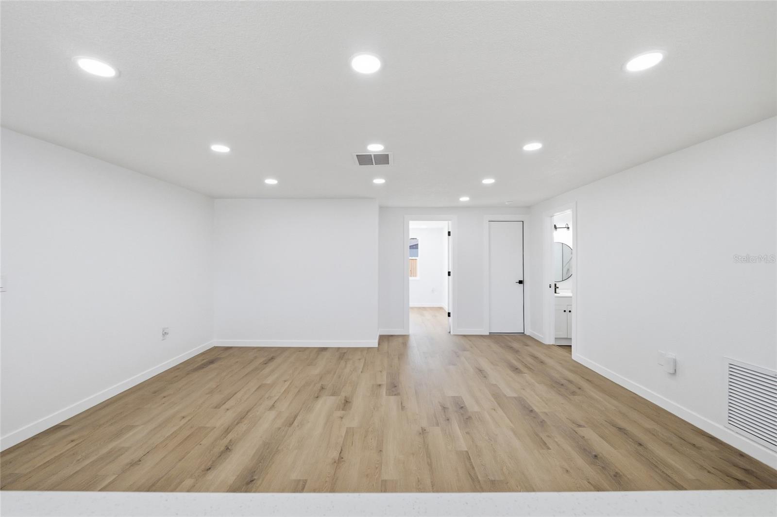 Image 13 of 36 For 6436 Sutherland Avenue