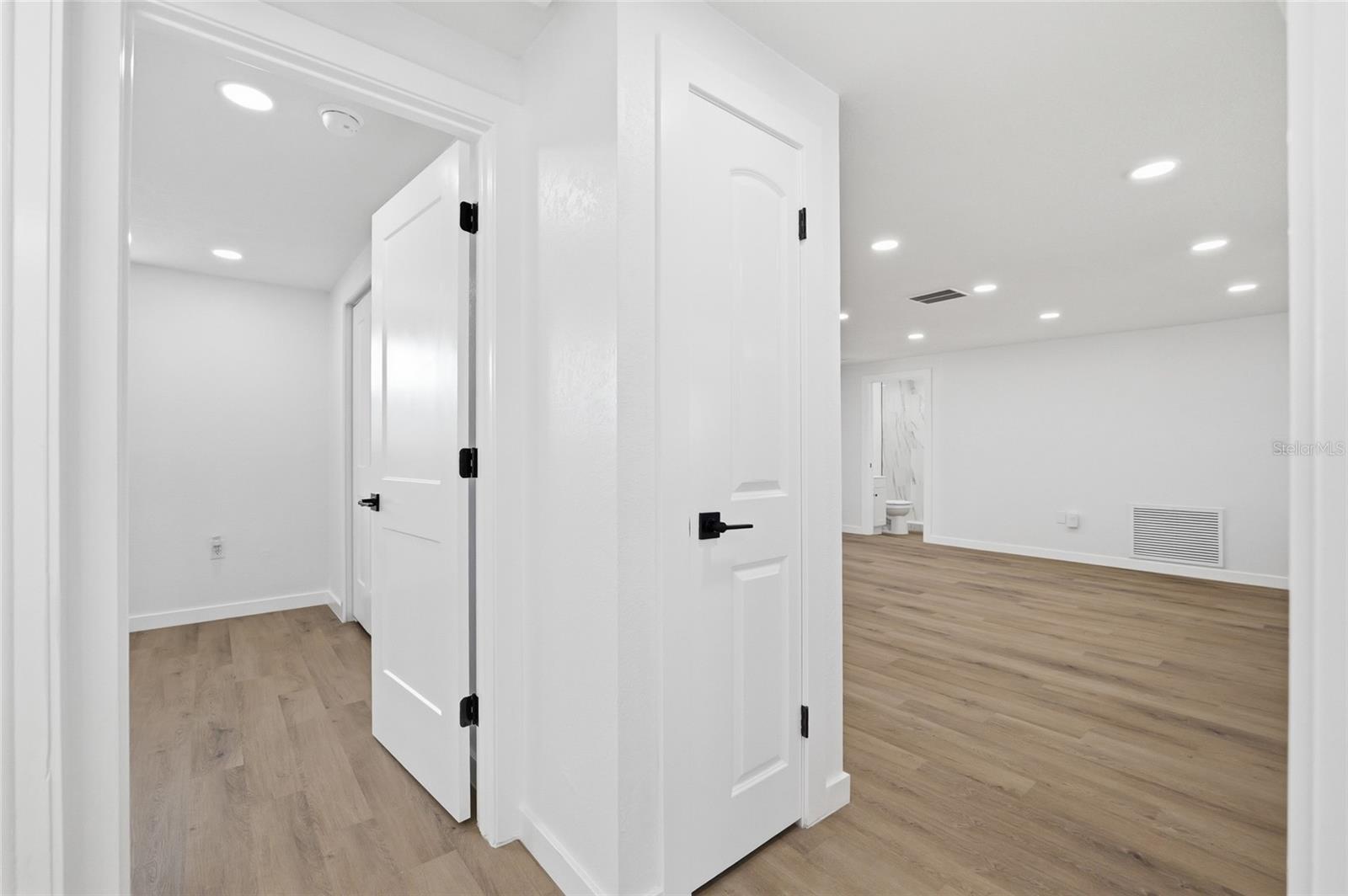 Image 14 of 36 For 6436 Sutherland Avenue