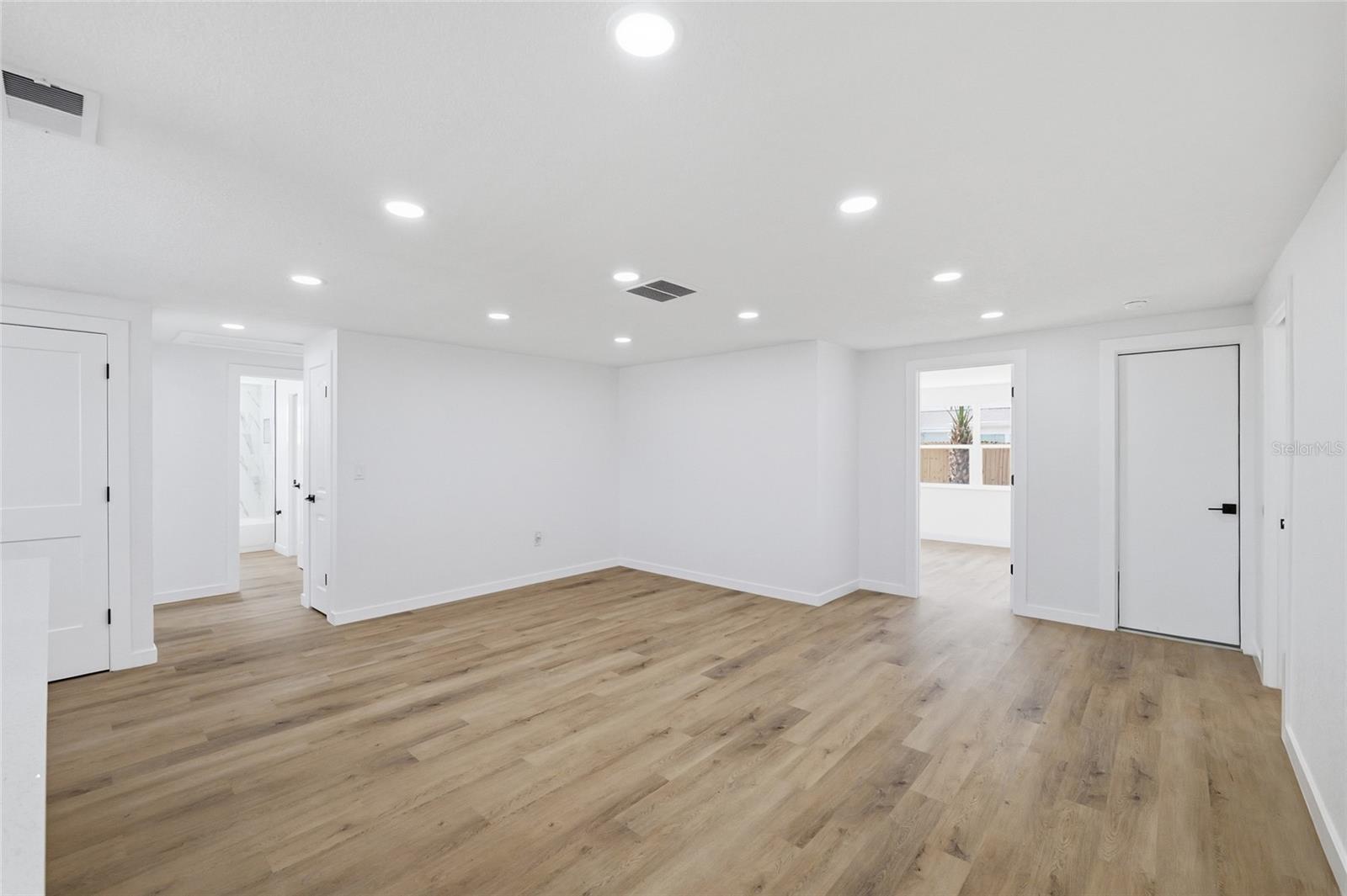 Image 8 of 36 For 6436 Sutherland Avenue