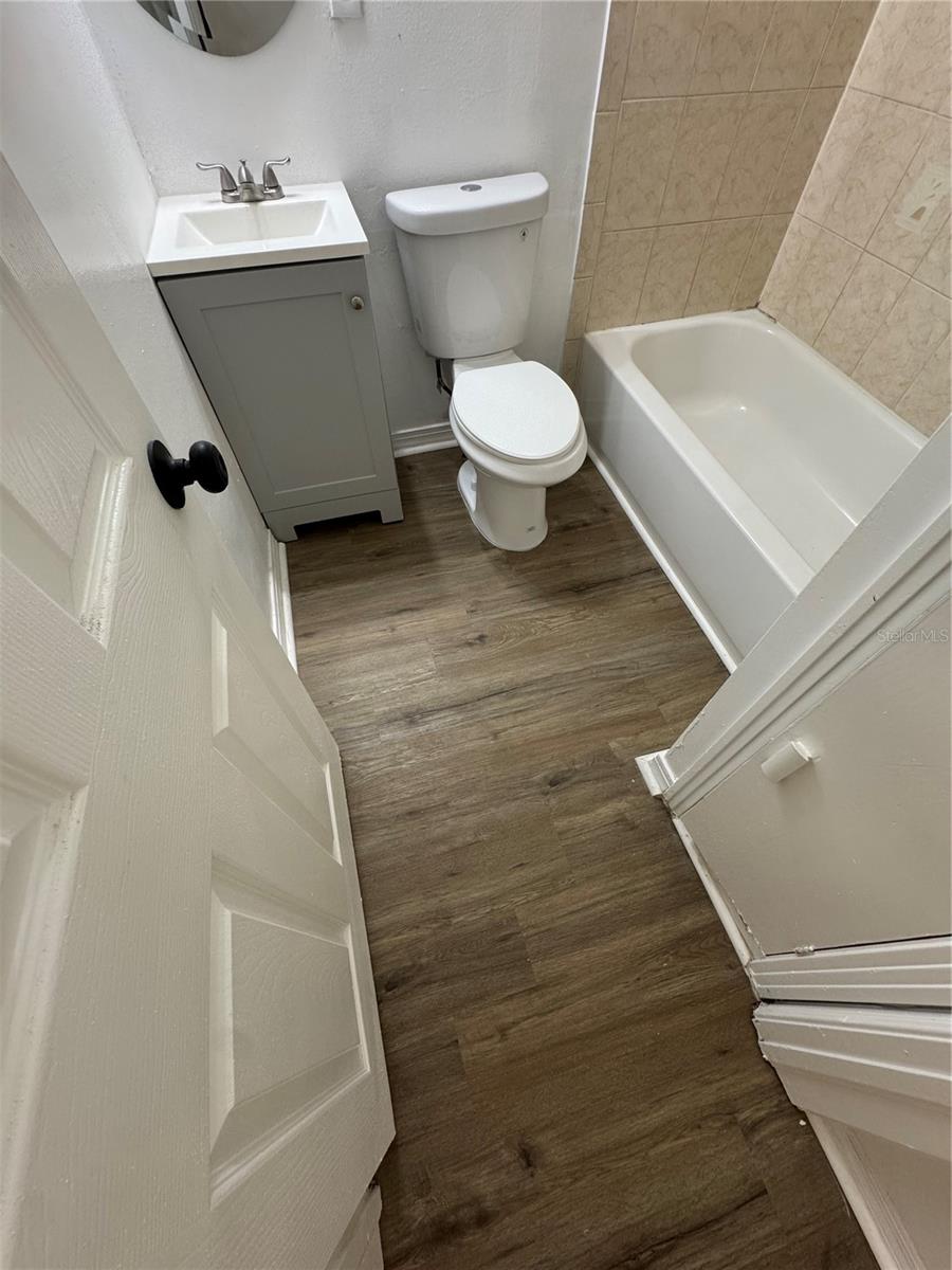 Image 14 of 37 For 2016 Clifton Street A