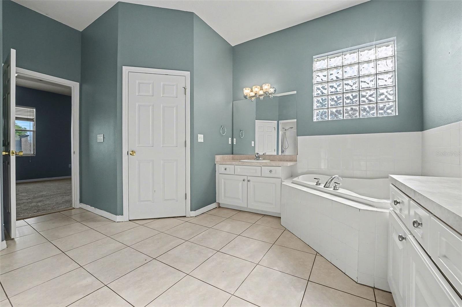 Image 16 of 25 For 6228 Alamanda Hills Boulevard