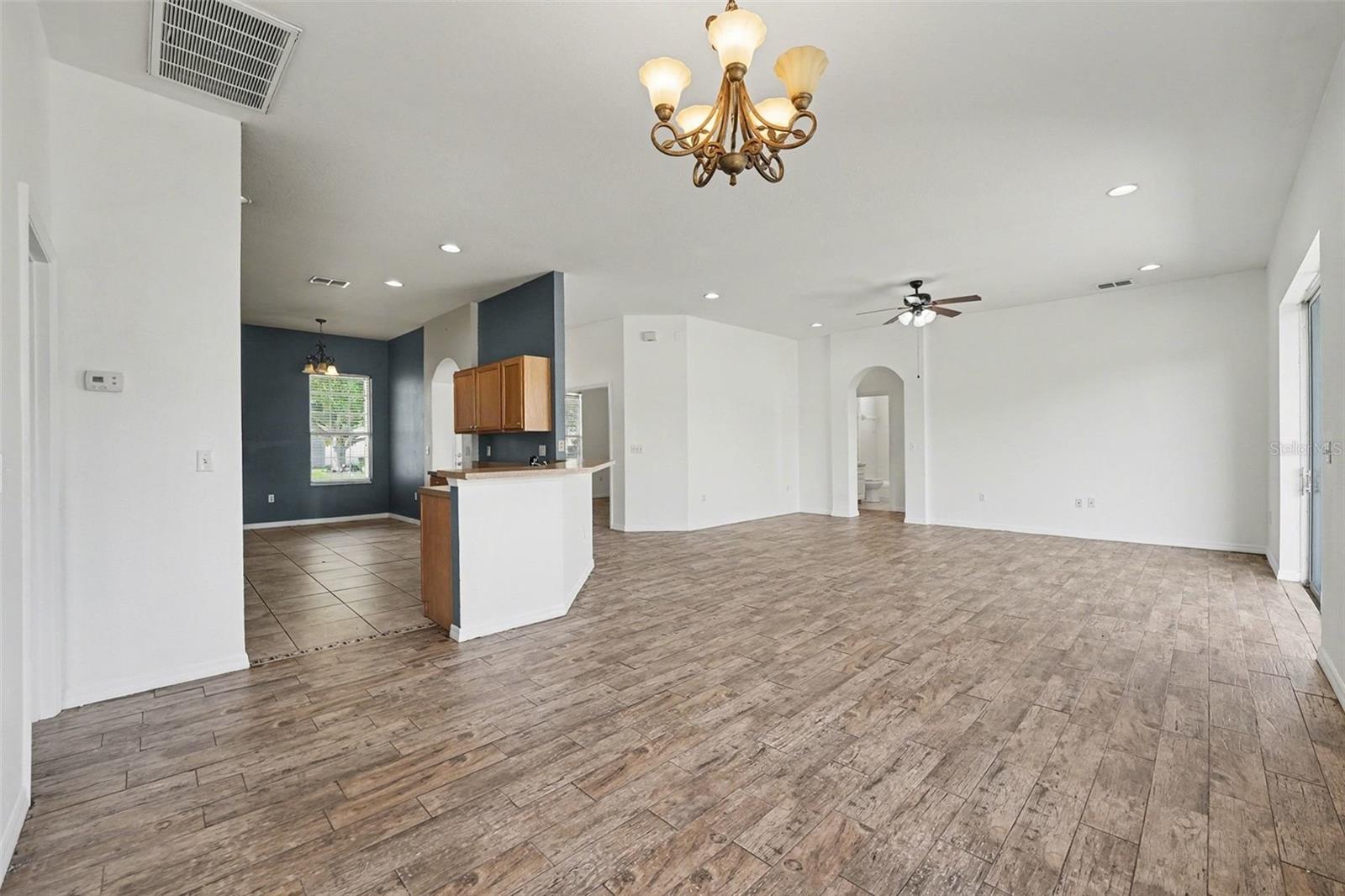 Image 5 of 25 For 6228 Alamanda Hills Boulevard