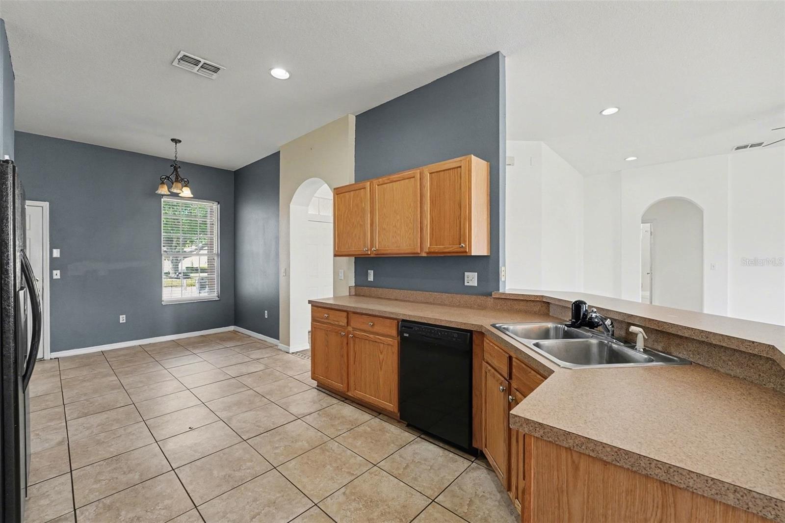 Image 8 of 25 For 6228 Alamanda Hills Boulevard