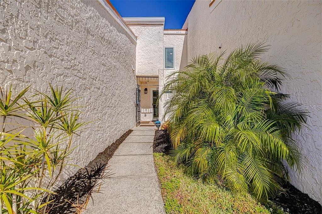 Image 4 of 53 For 4316 Sunray Court 34