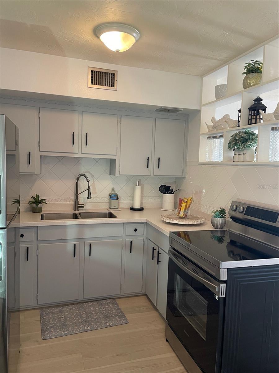 Image 13 of 39 For 4051 58th Street N 243