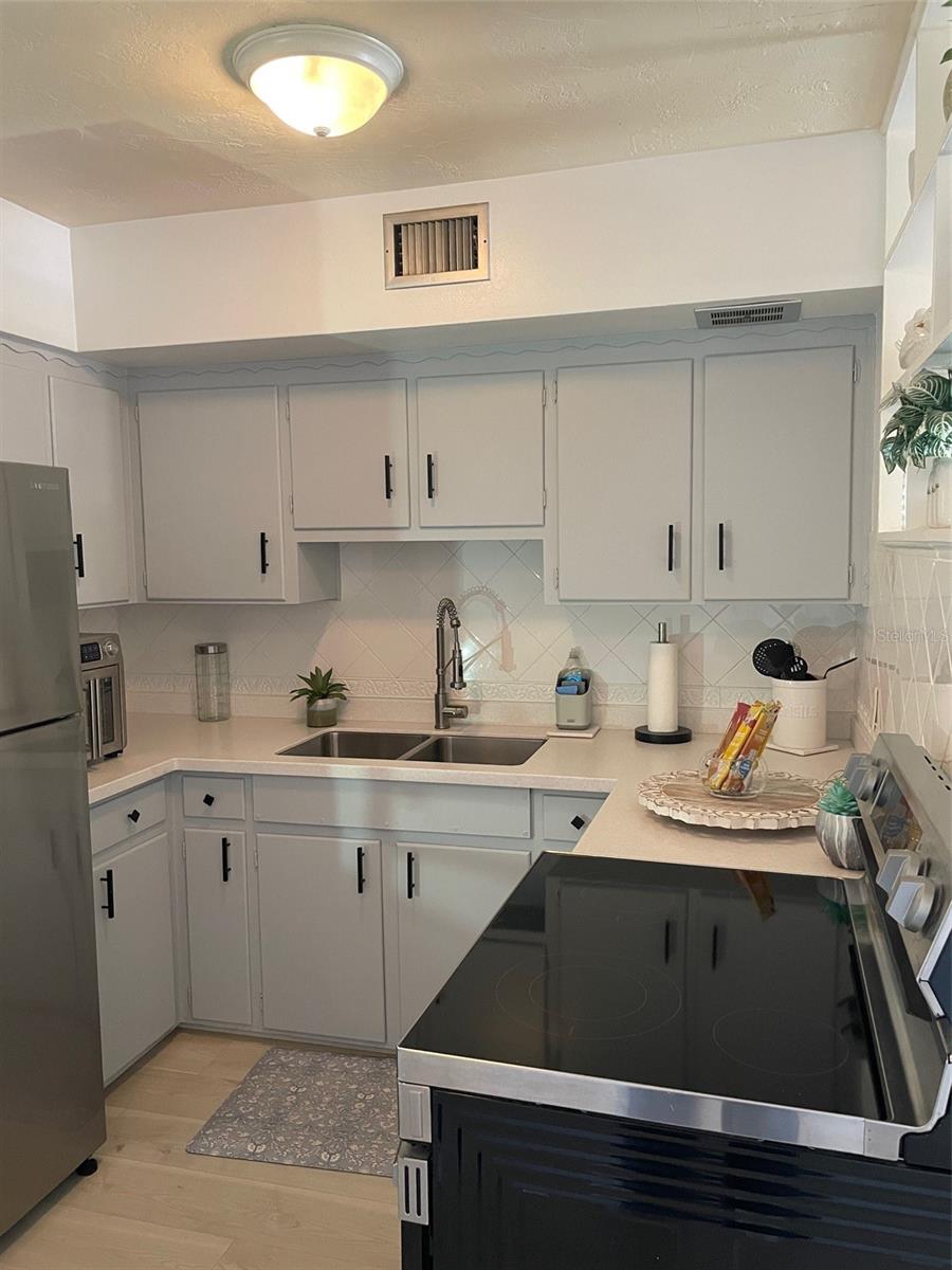 Image 23 of 39 For 4051 58th Street N 243