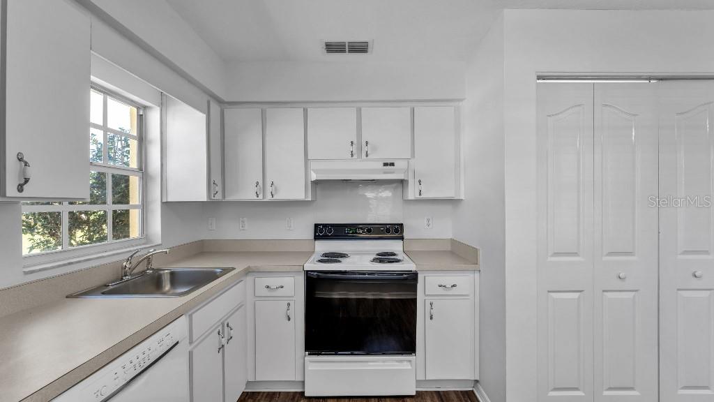 Image 41 of 50 For 2910 Appling Woods Place