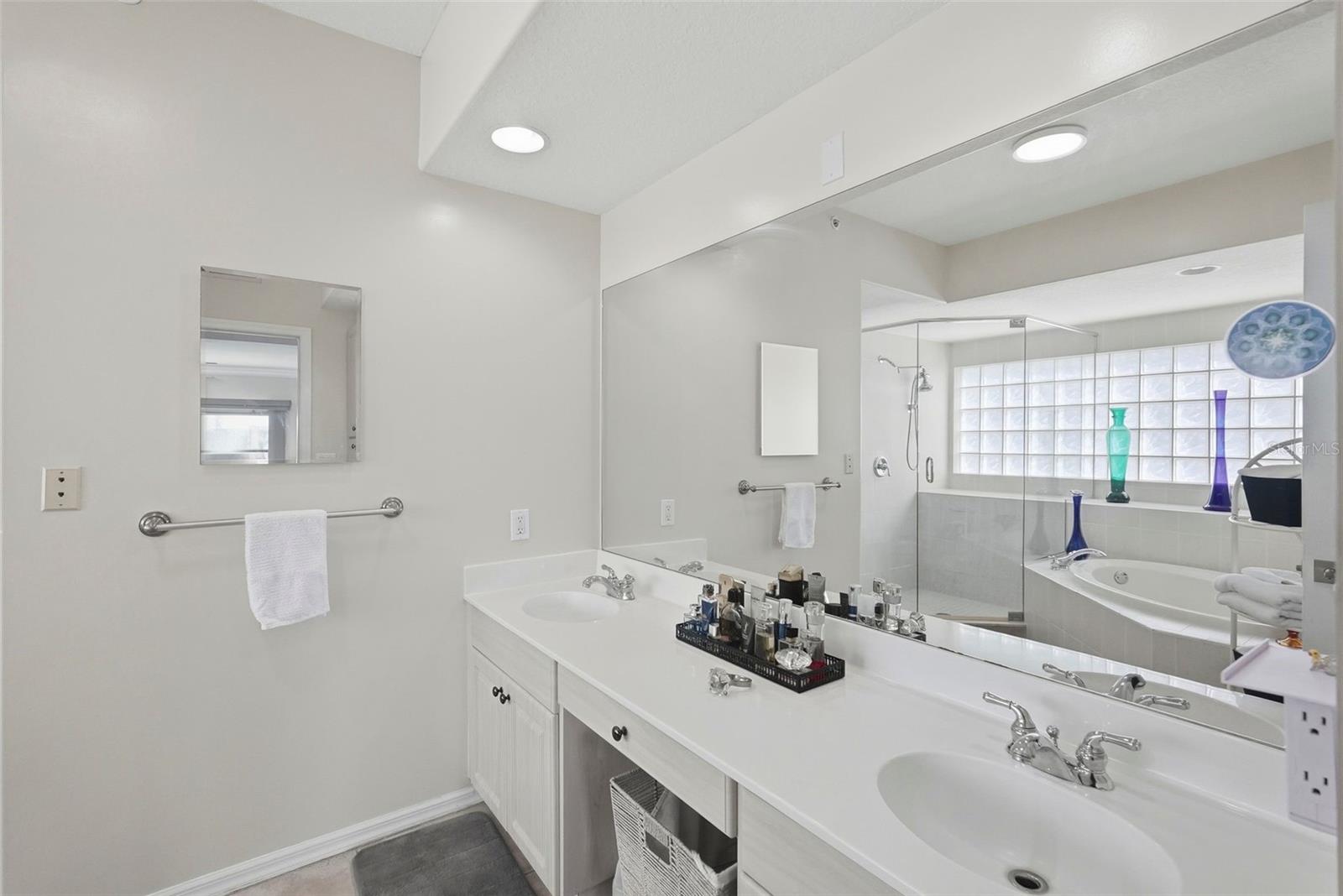 Image 18 of 43 For 1695 Pinellas Bayway S E4