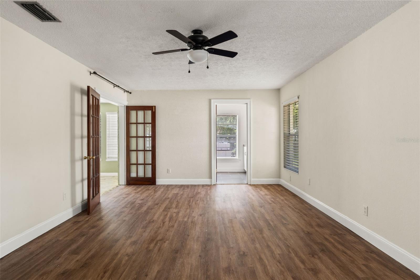 Listing photo id 9 for 2524 Victarra Circle