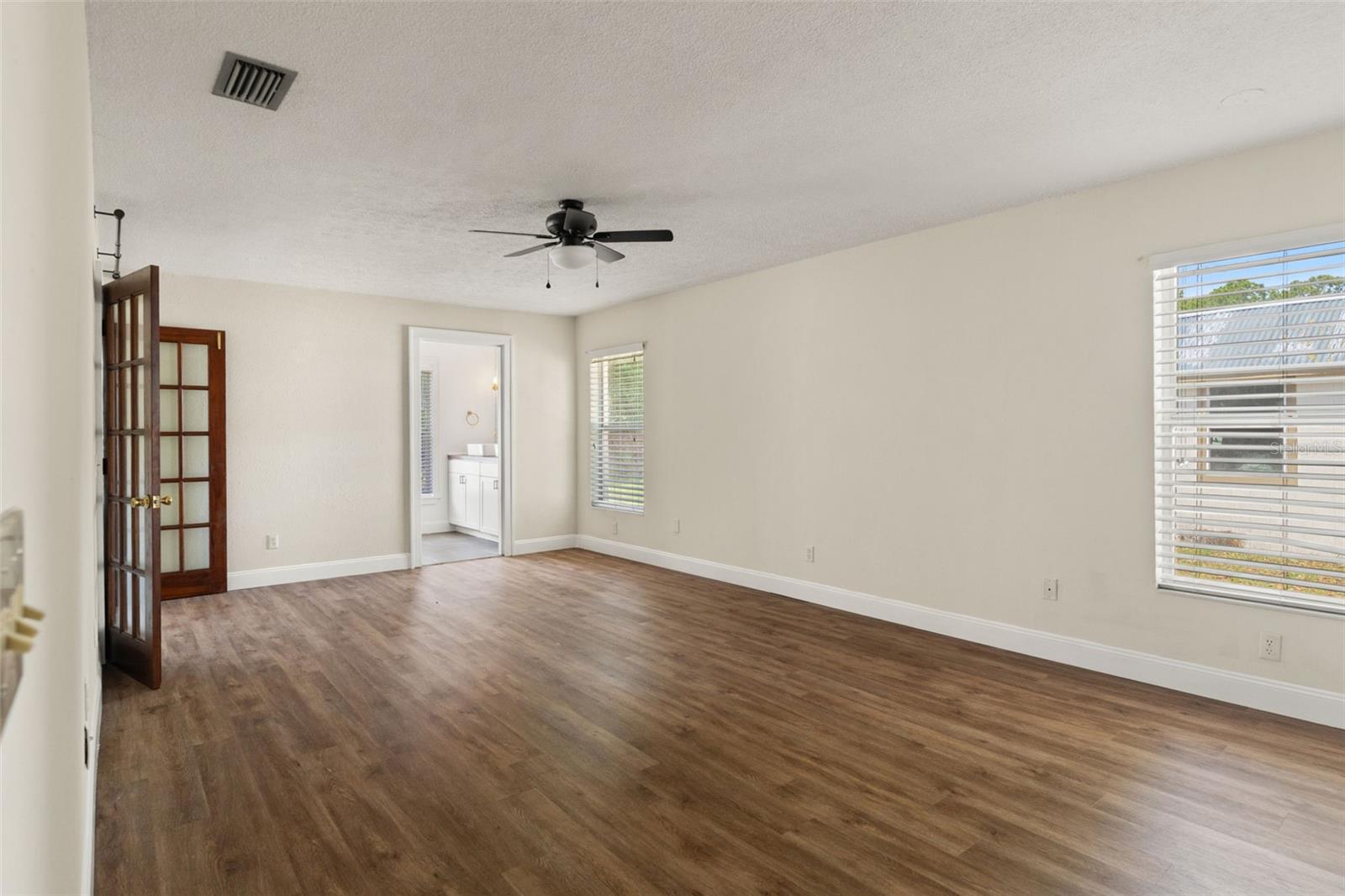 Listing photo id 10 for 2524 Victarra Circle