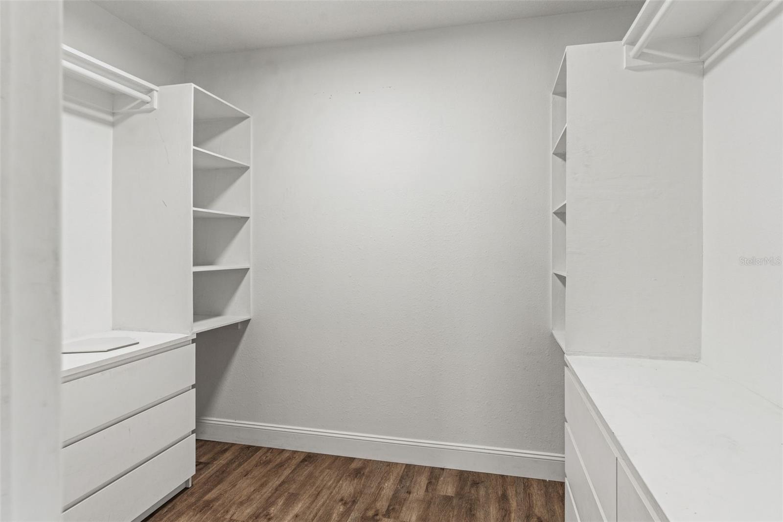 Listing photo id 12 for 2524 Victarra Circle