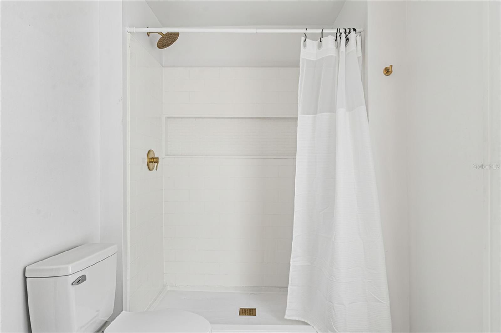 Listing photo id 14 for 2524 Victarra Circle