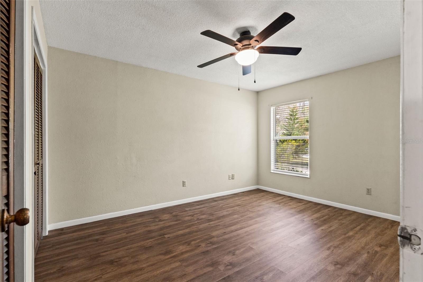 Listing photo id 16 for 2524 Victarra Circle