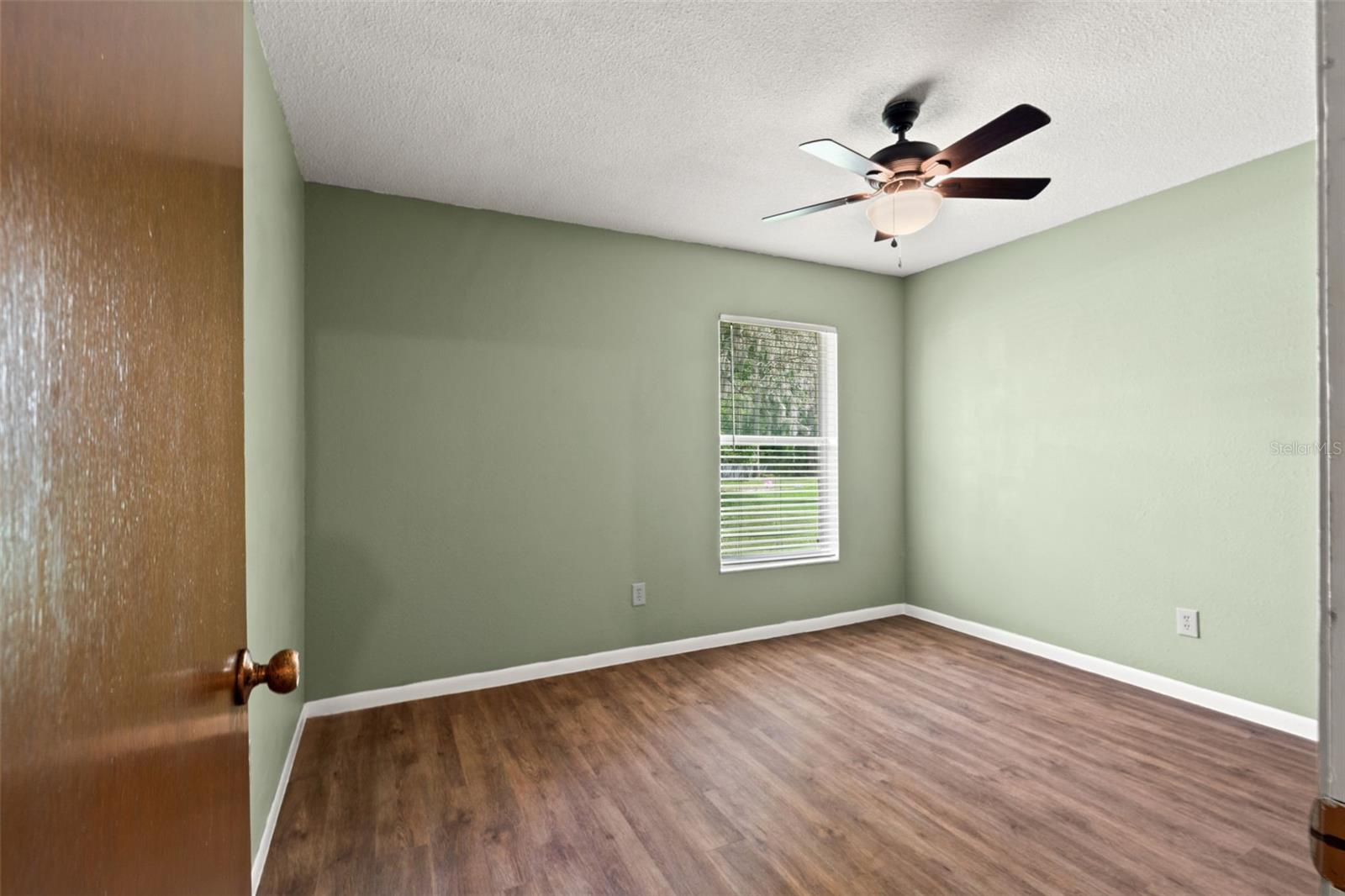 Listing photo id 18 for 2524 Victarra Circle