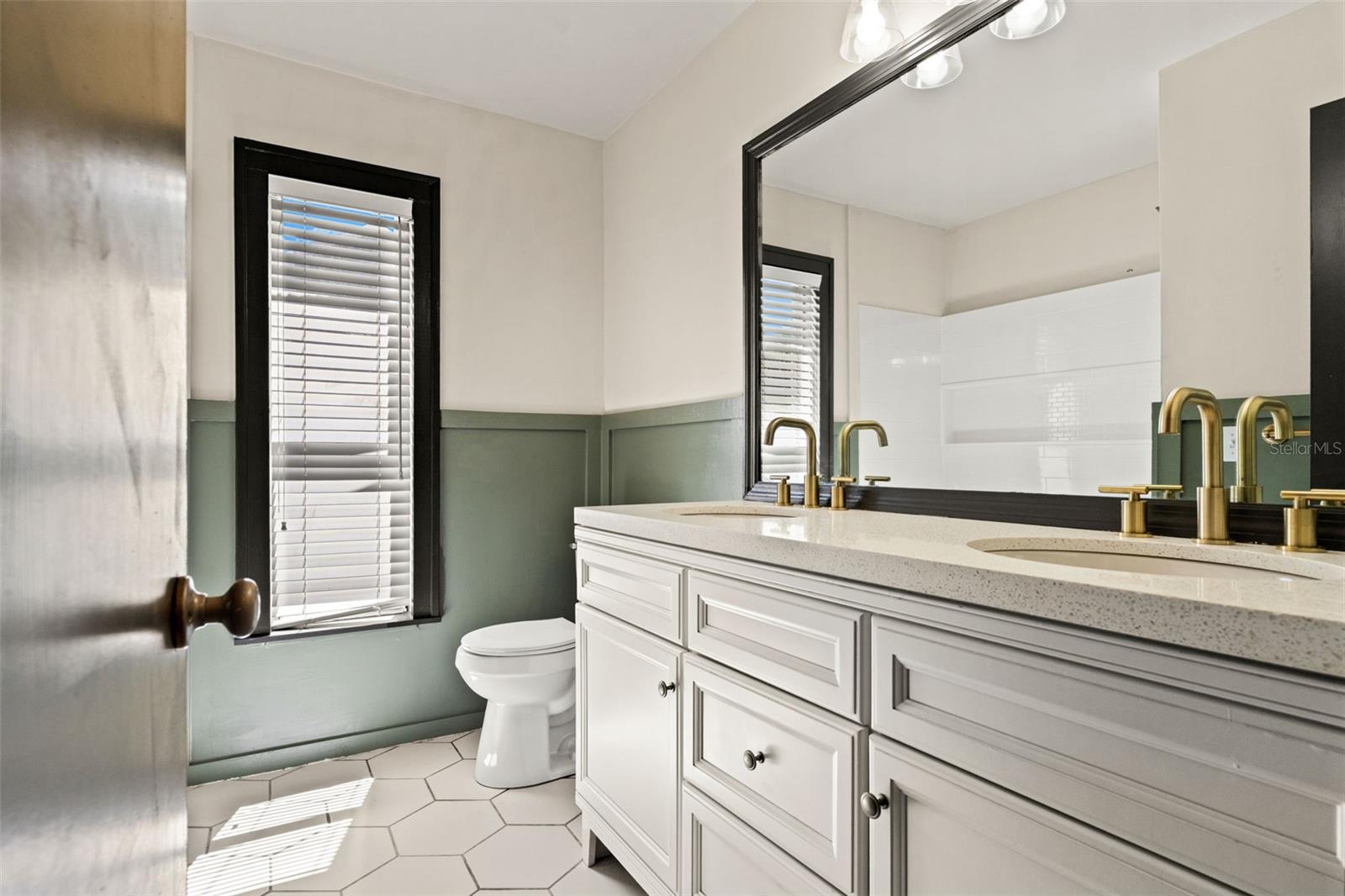 Listing photo id 19 for 2524 Victarra Circle